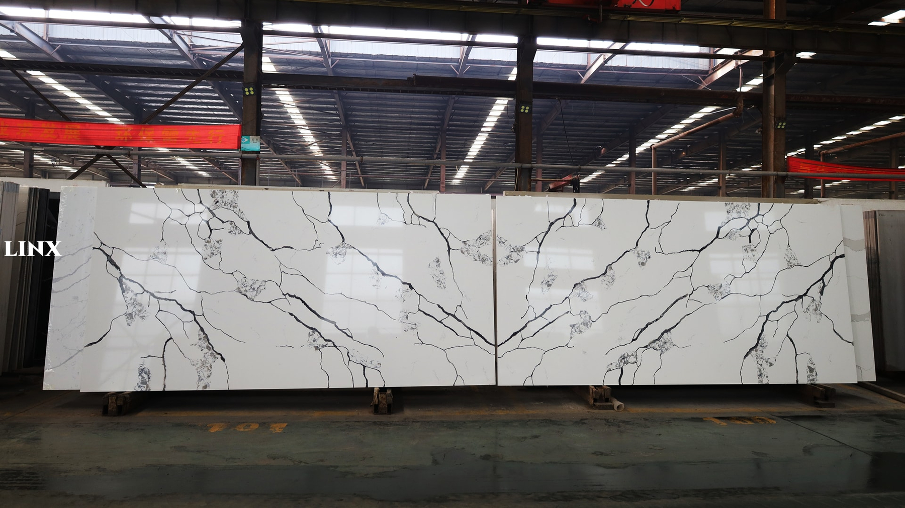 Super Popular Quartz Calacatta Pattern LX1009 Bookmatch Effect 1 Linx Surfaces