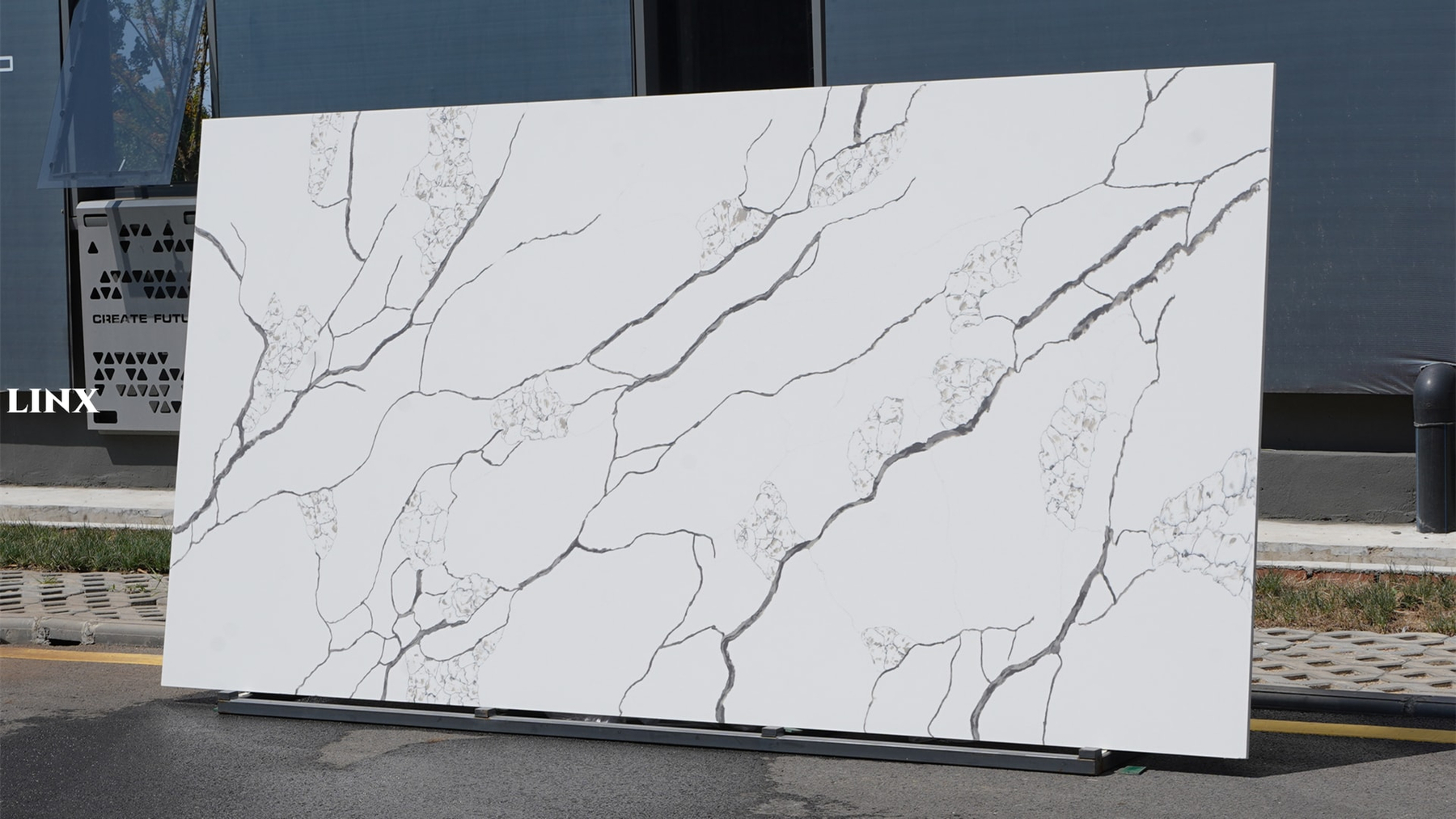 Super Popular Quartz Calacatta Pattern LX1009 Linx Surfaces 2