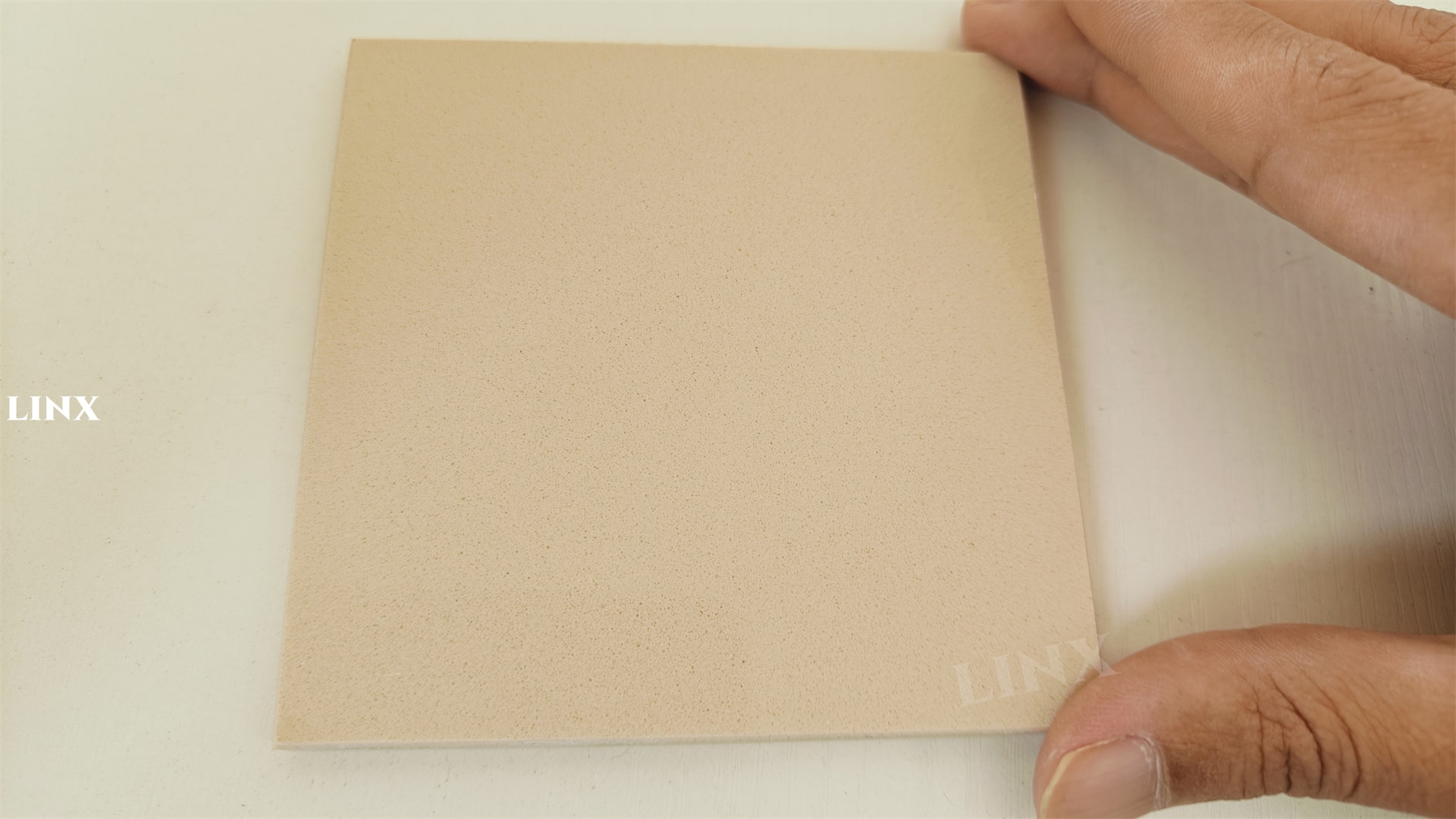 LX1005 PURE BEIGE QUARTZ STONE 1 LINX SURFACES