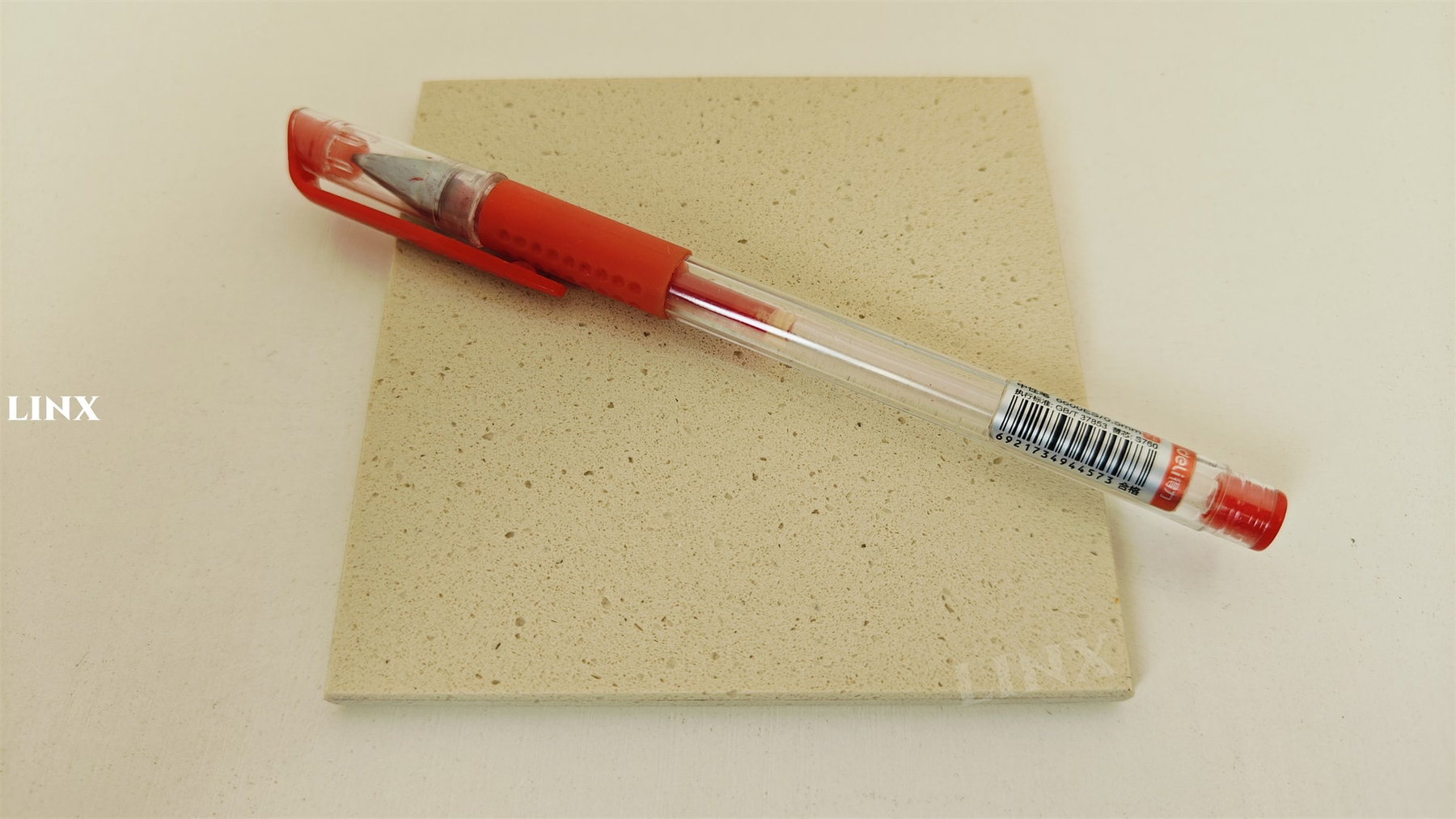 LX1102 SNOW BEIGE QUARTZ STONE 2 - LINX SURFACES