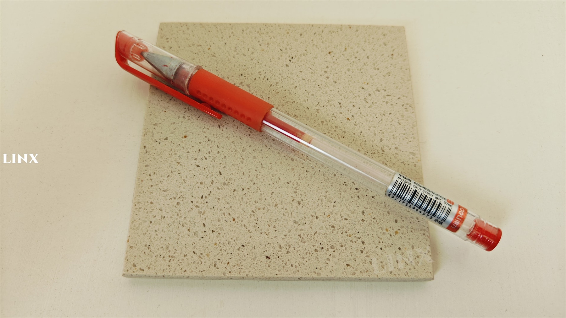 LX1118 FINE BEIGE QUARTZ STONE 1 LINX SURFACES