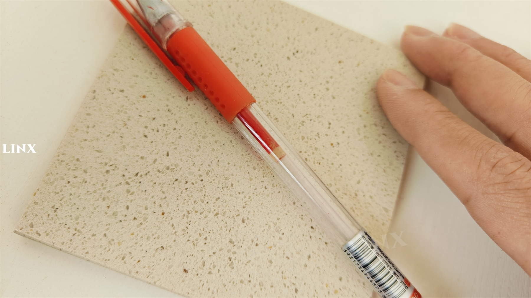 LX1118 FINE BEIGE QUARTZ STONE 2 LINX SURFACES