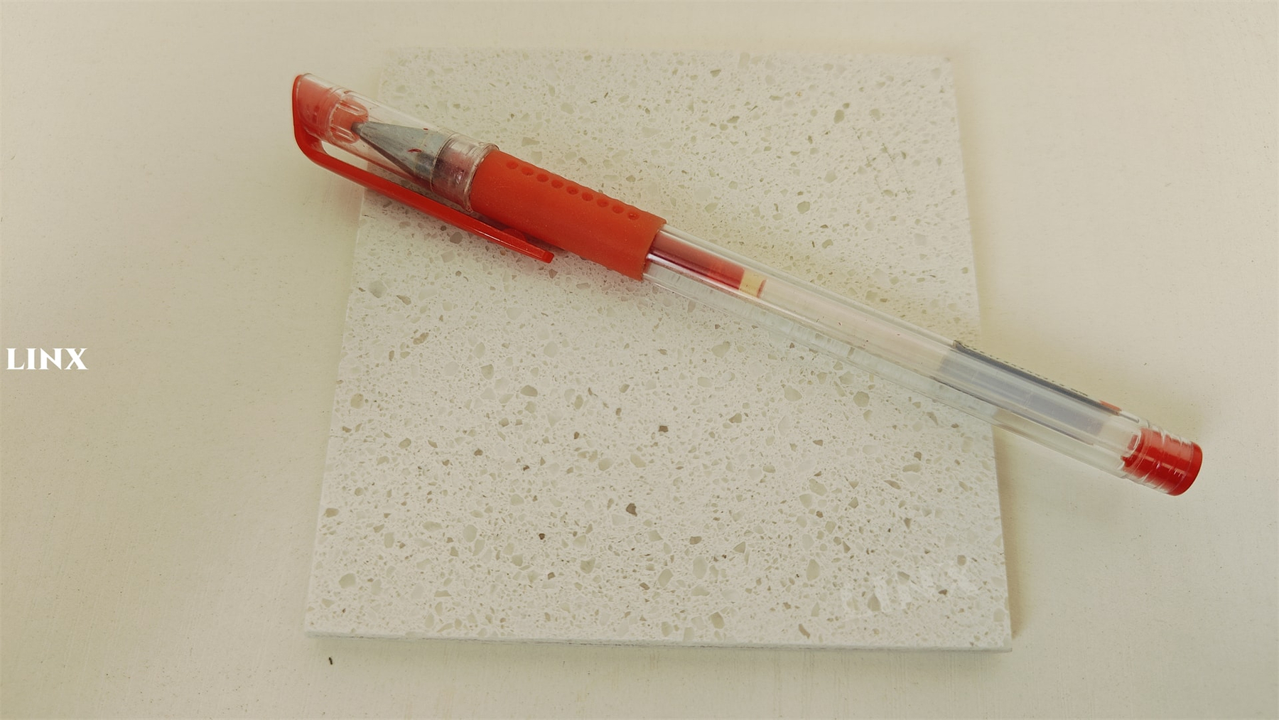 LX1119 CRYSTAL WHITE QUARTZ STONE 2 LINX SURFACES