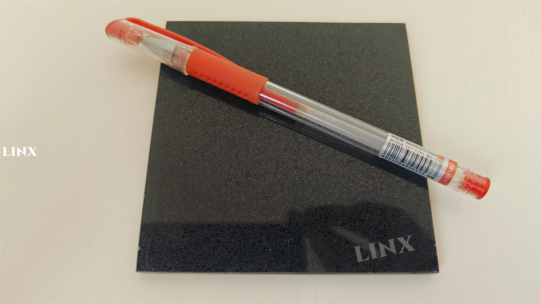 LX1315A FINE BLACK QUARTZ STONE 2 LINX SURFACES