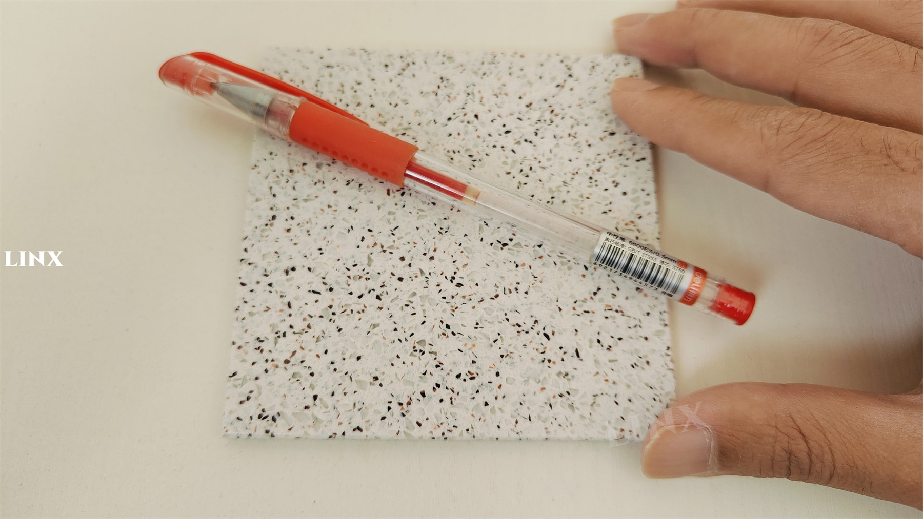 LXY021 PEPPER WHITE QUARTZ JADE 3 LINX SURFACES