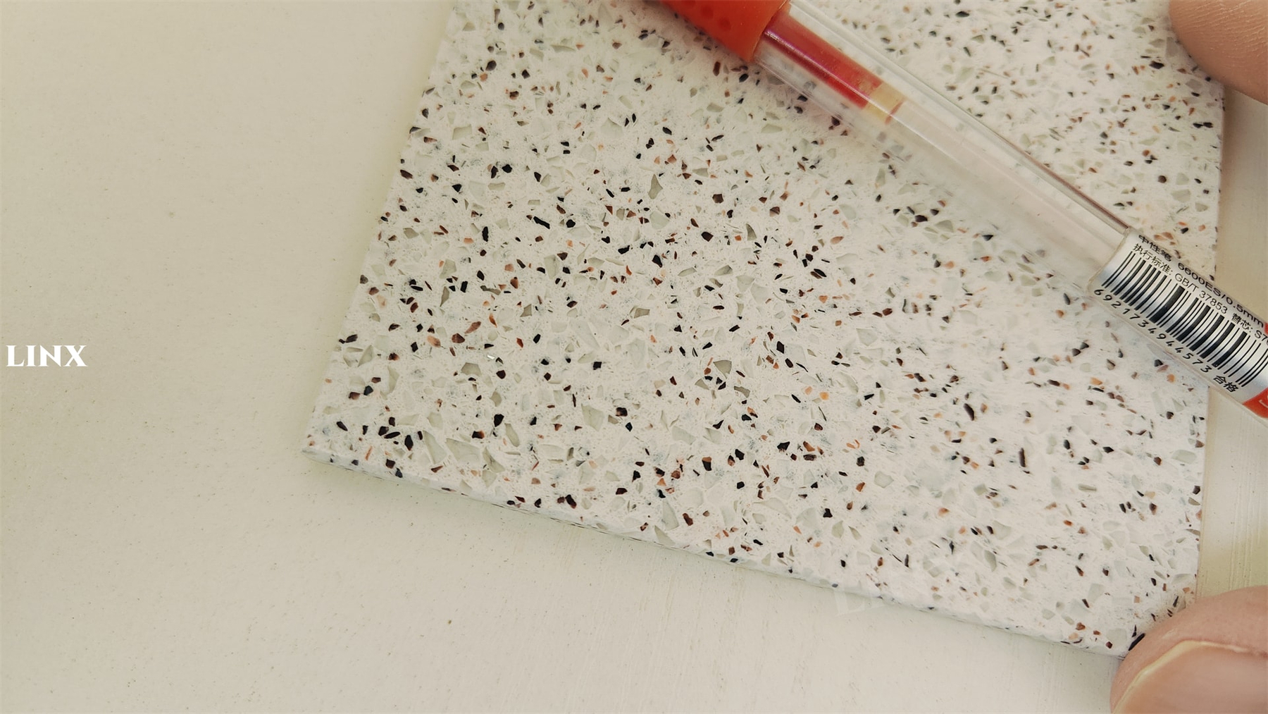 LXY021 PEPPER WHITE QUARTZ JADE 5 LINX SURFACES