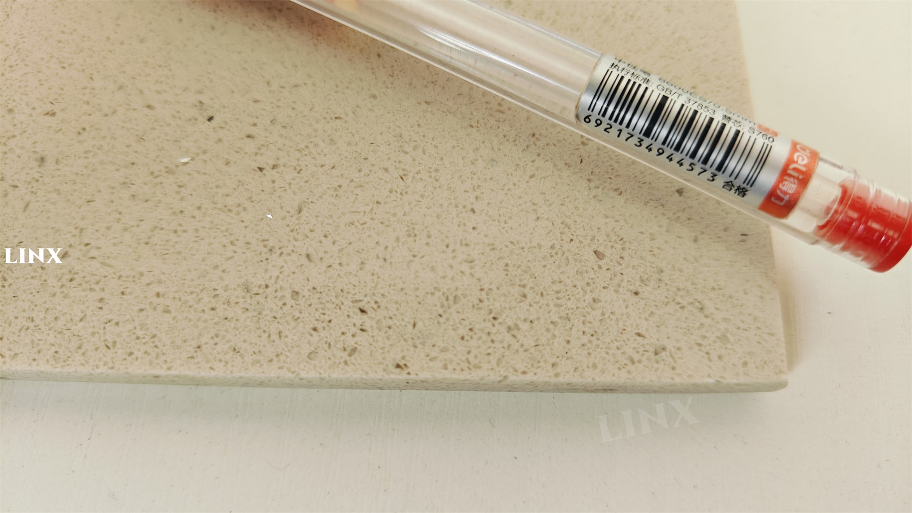 QUARTZ STONE SKY DESERT LX1320 SAMPLE DETAIL 4 - LINX SURFACES