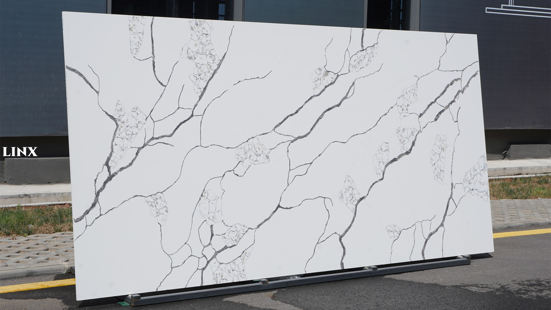 Traditional Quartz Calacatta Made By Man's Hand Linx Surfaces 1