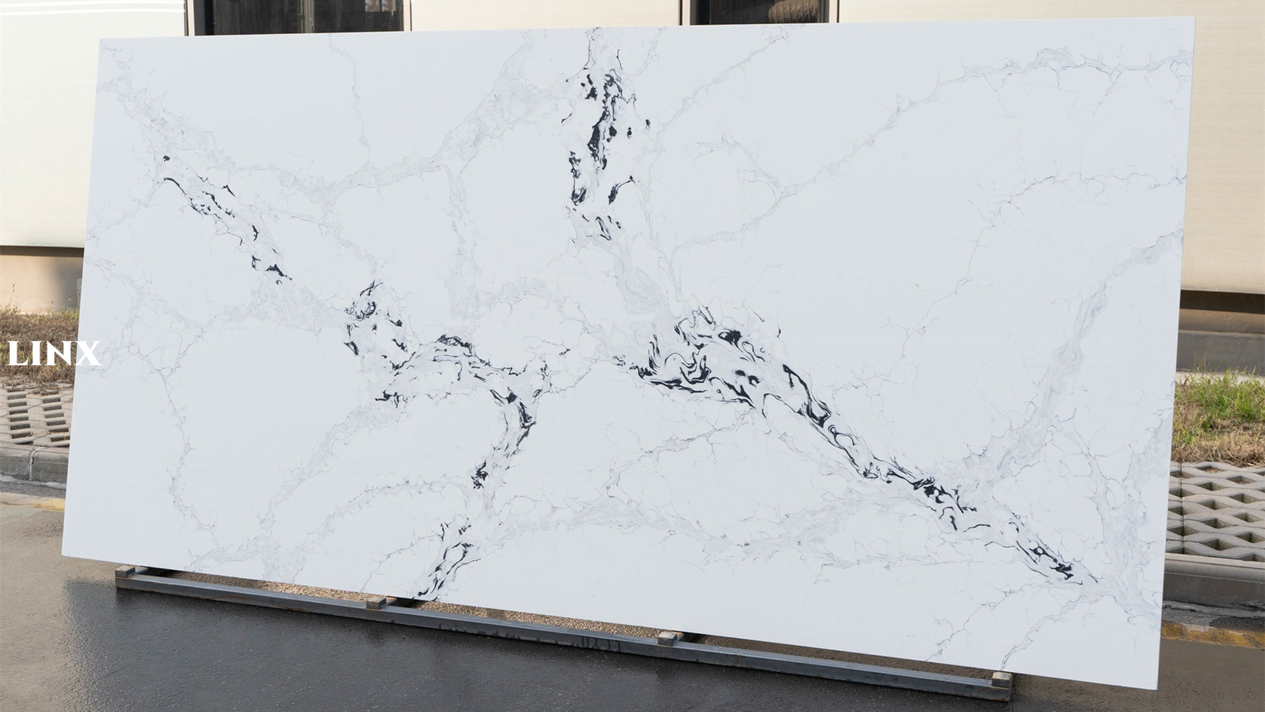 LX9034 CALACATTA WHITE OUTDOOR 3 QUARTZ STONE LINX SURFACES