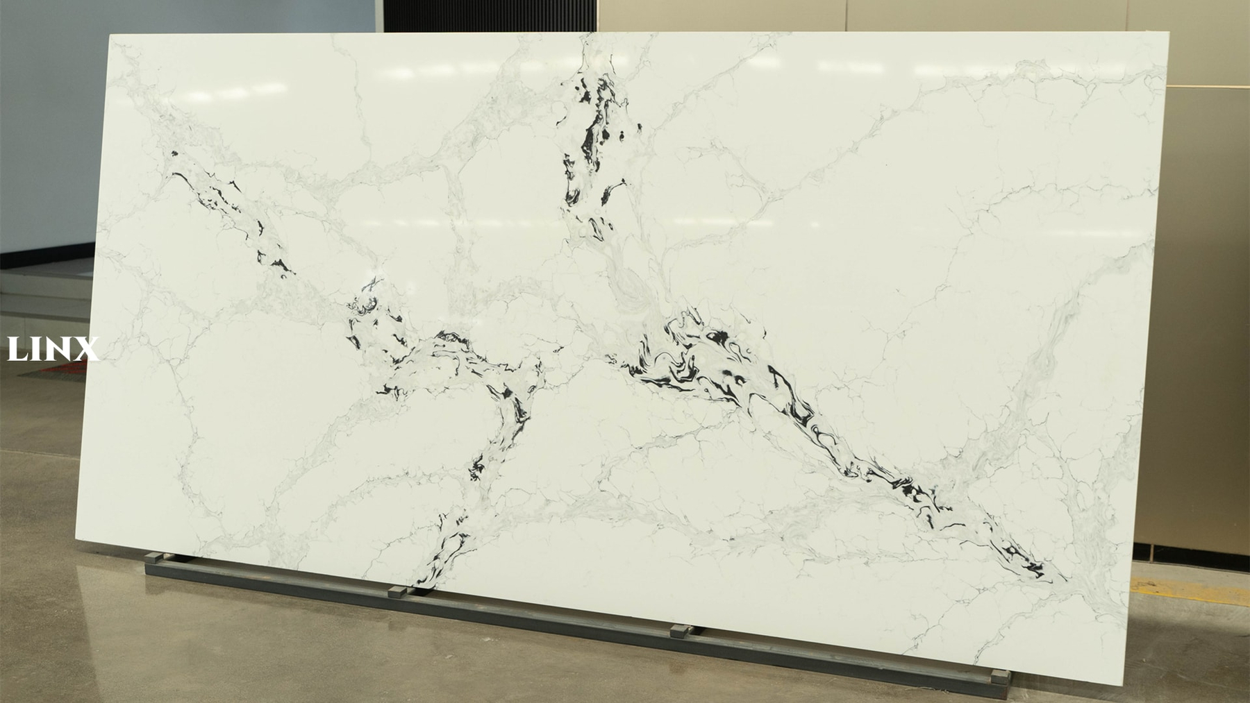 LX9034 CALACATTA WHITE QUARTZ STONE 1 LINX SURFACES