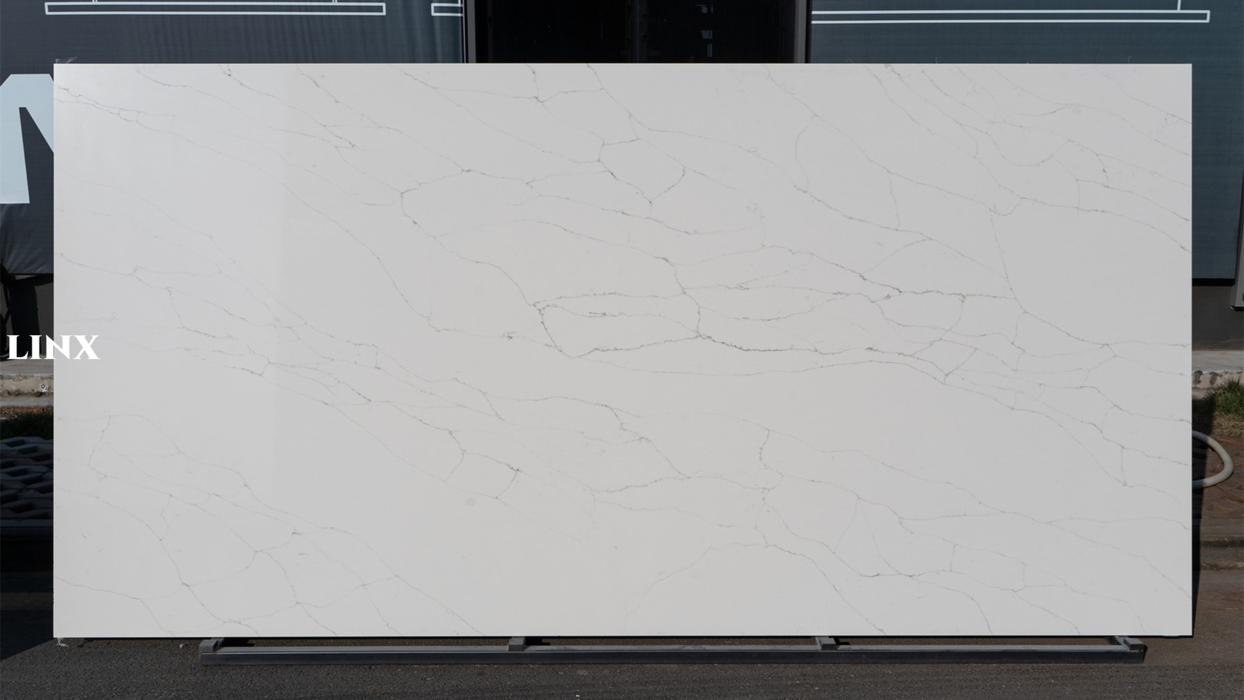 LX9052 CALACATTA WHITE QUARTZ STONE LINX SURFACES