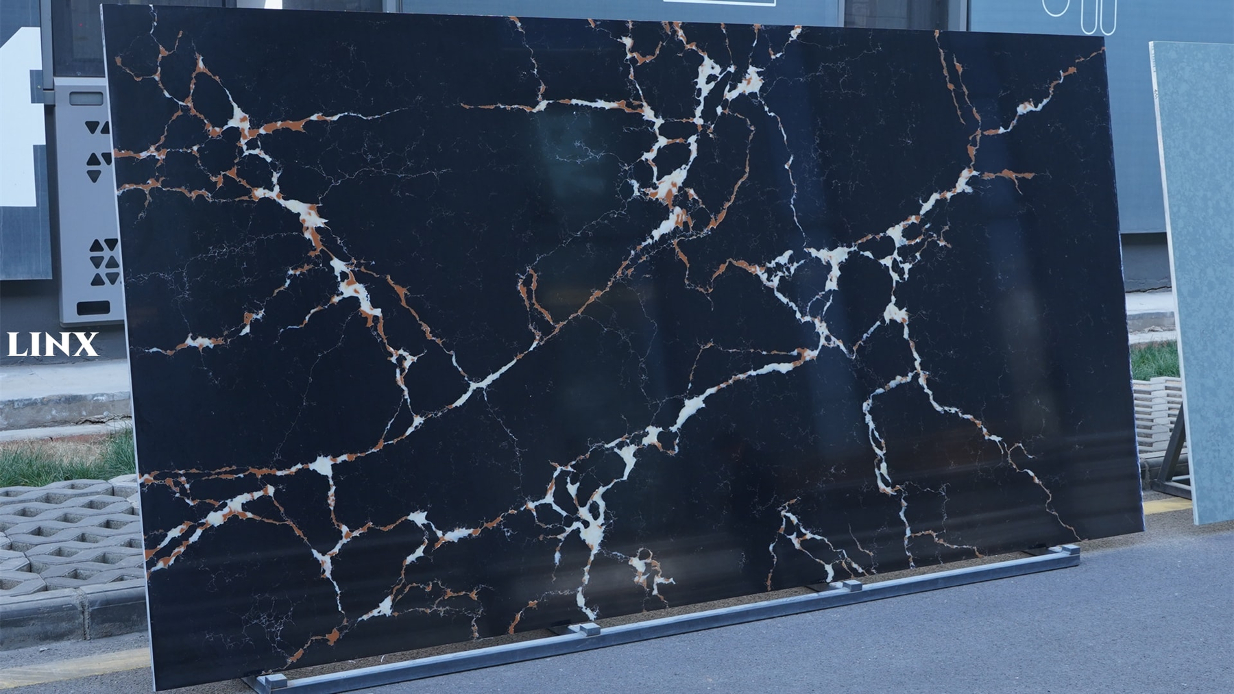 LXM9042 BLACK HEART JADE STONE 1 LINX SURFACES