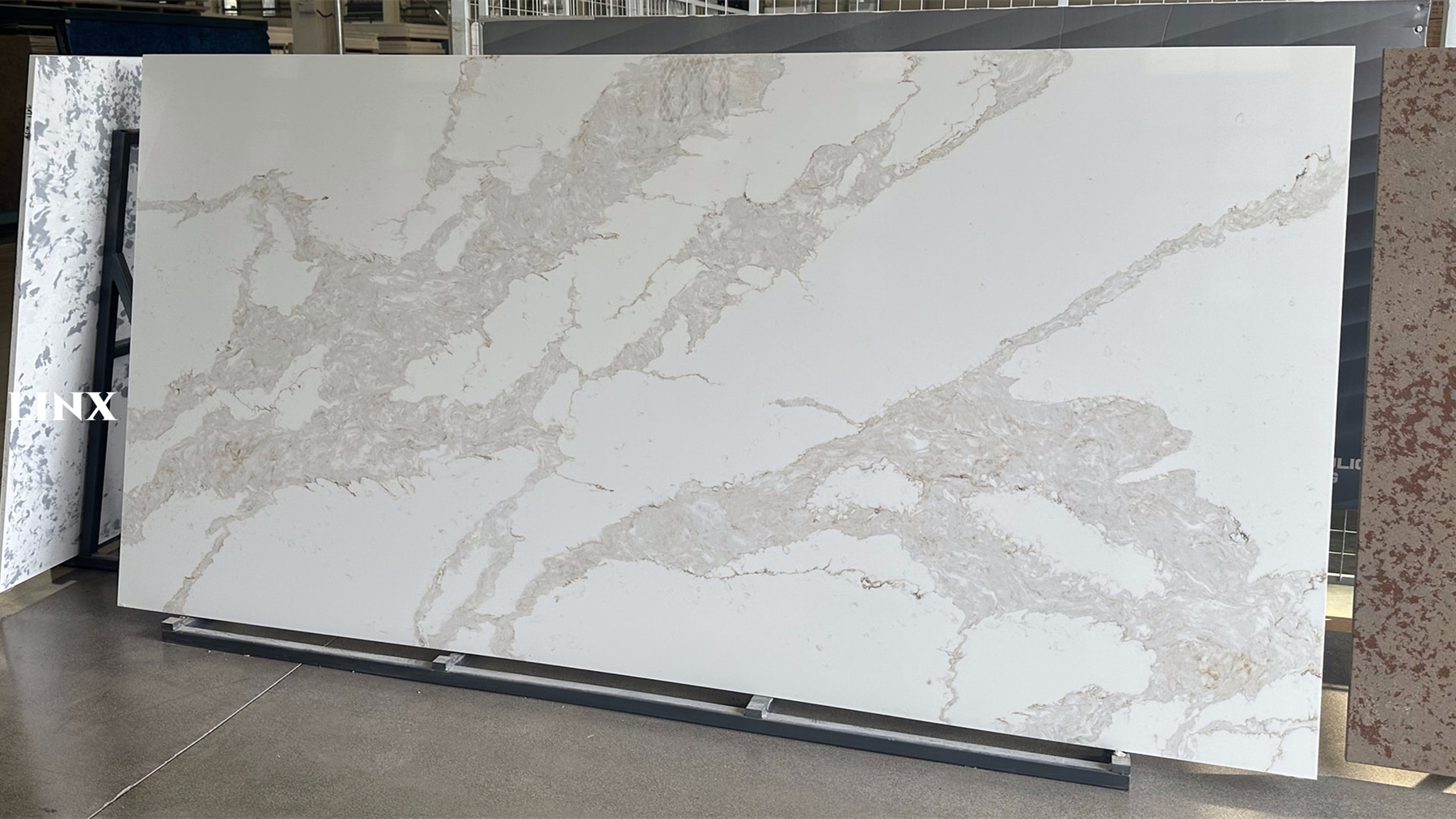 LXM9066 CALACATTA WHITE QUARTZ STONE 2 LINX SURFACES