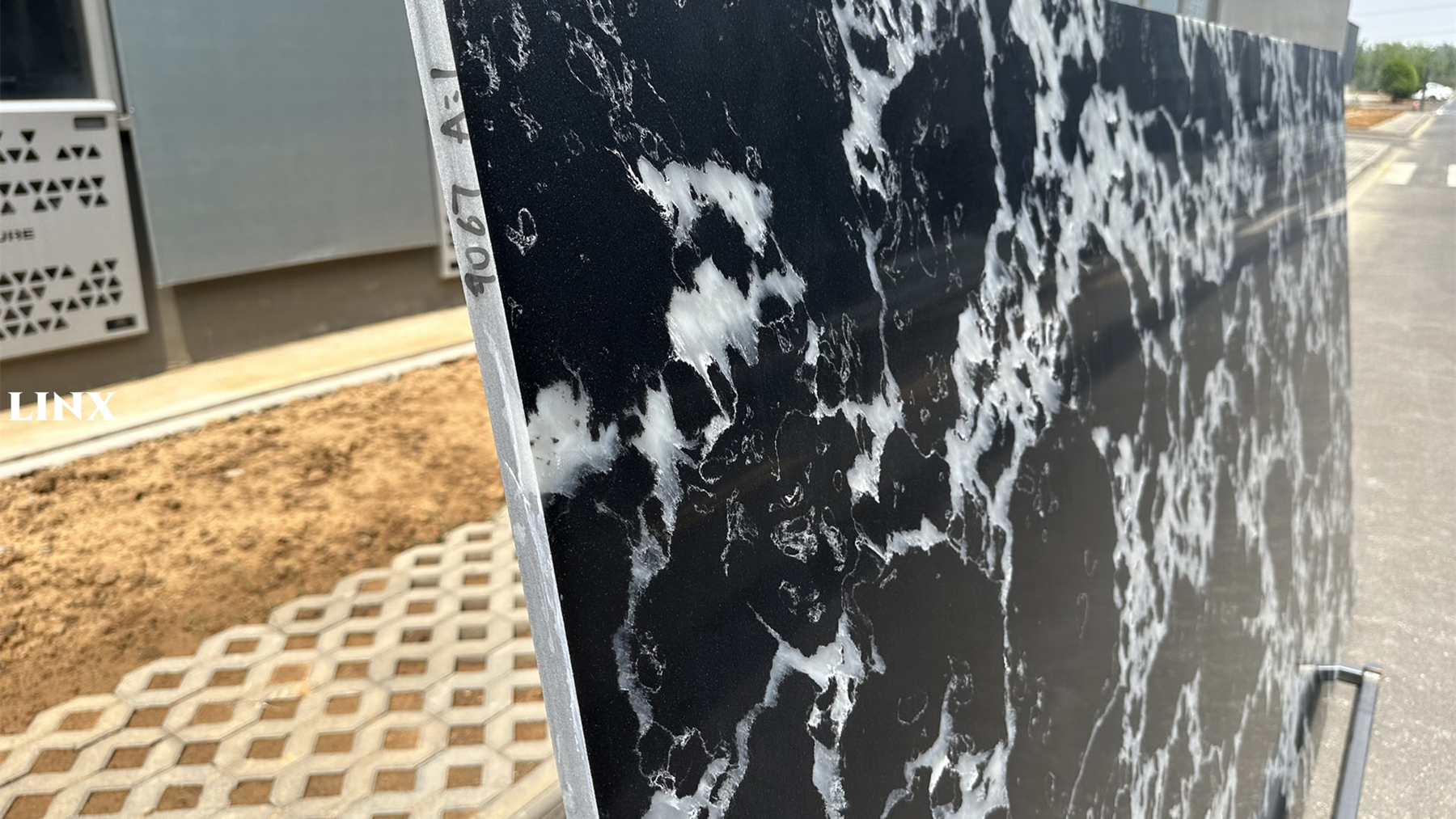 LXM9067 BLACK PUDDLE JADE STONE DETAIL 5 LINX SURFACES