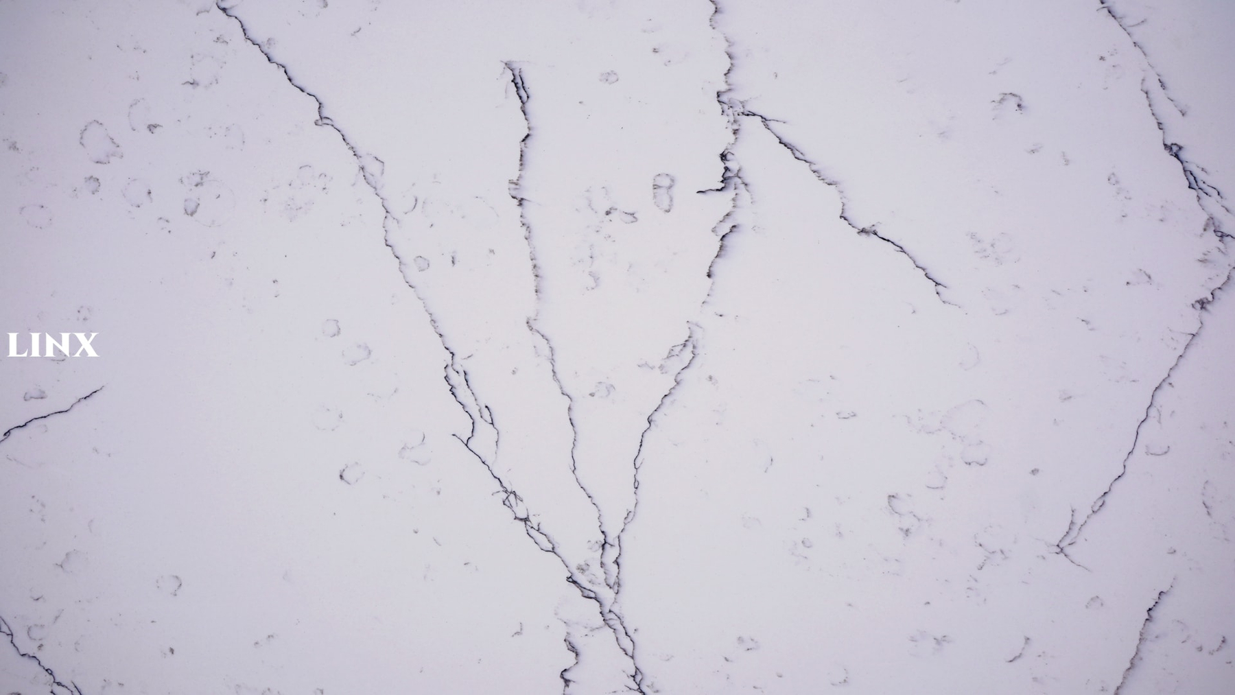 LXM9068 CALACATTA WHITE QUARTZ STONE DETAIL 2 LINX SURFACES