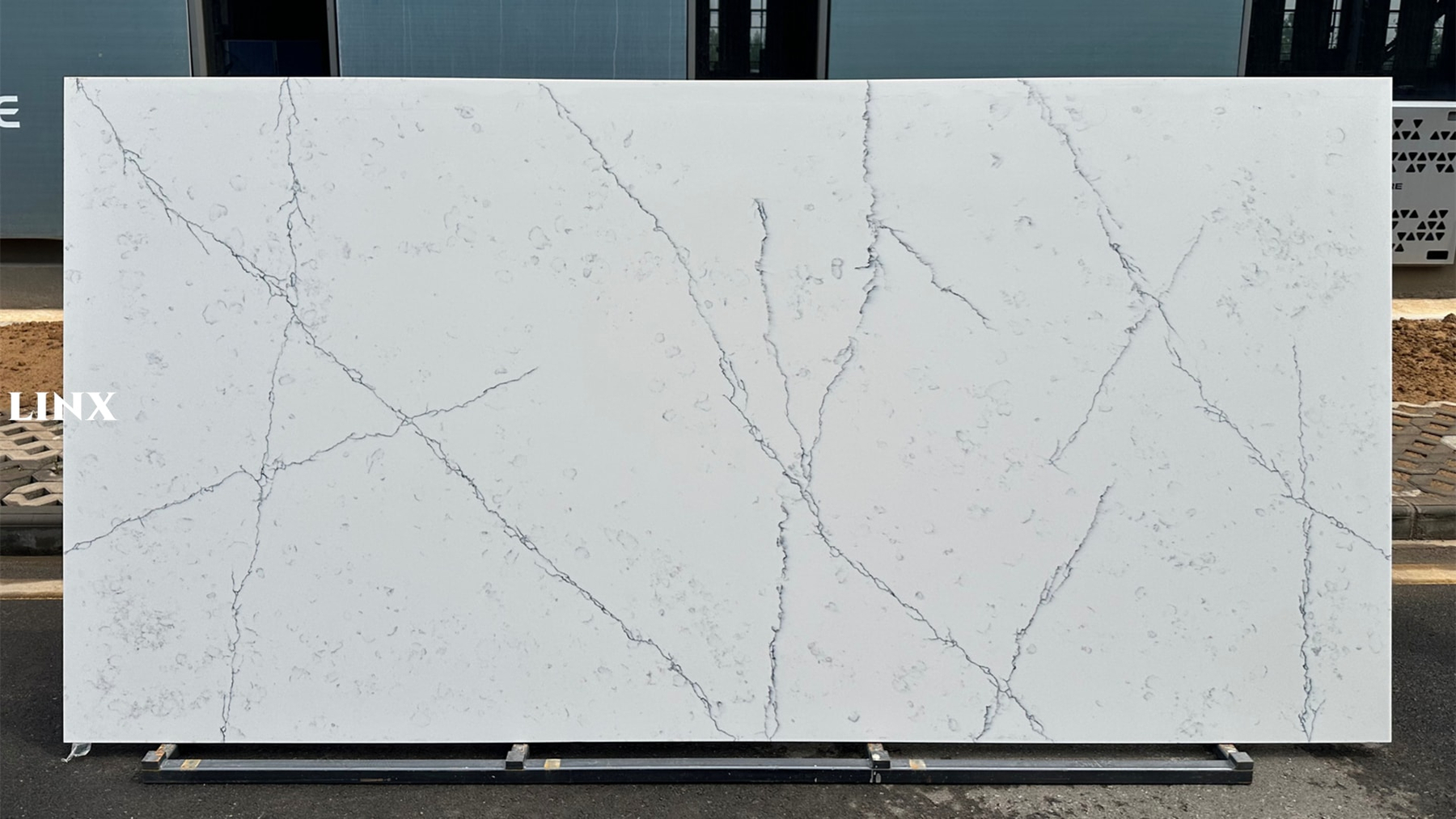 LXM9068 CALACATTA WHITE QUARTZ STONE LINX SURFACES