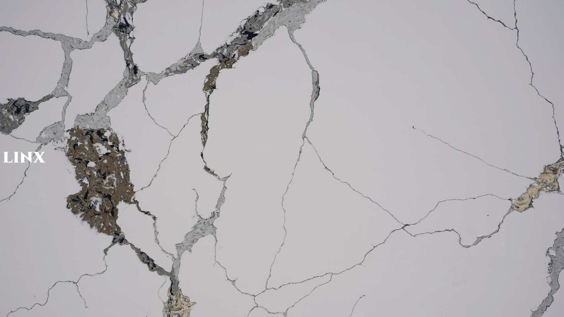 LXM9076 CALACATTA WHITE QUARTZ STONE DETAIL 1 LINX SURFACES