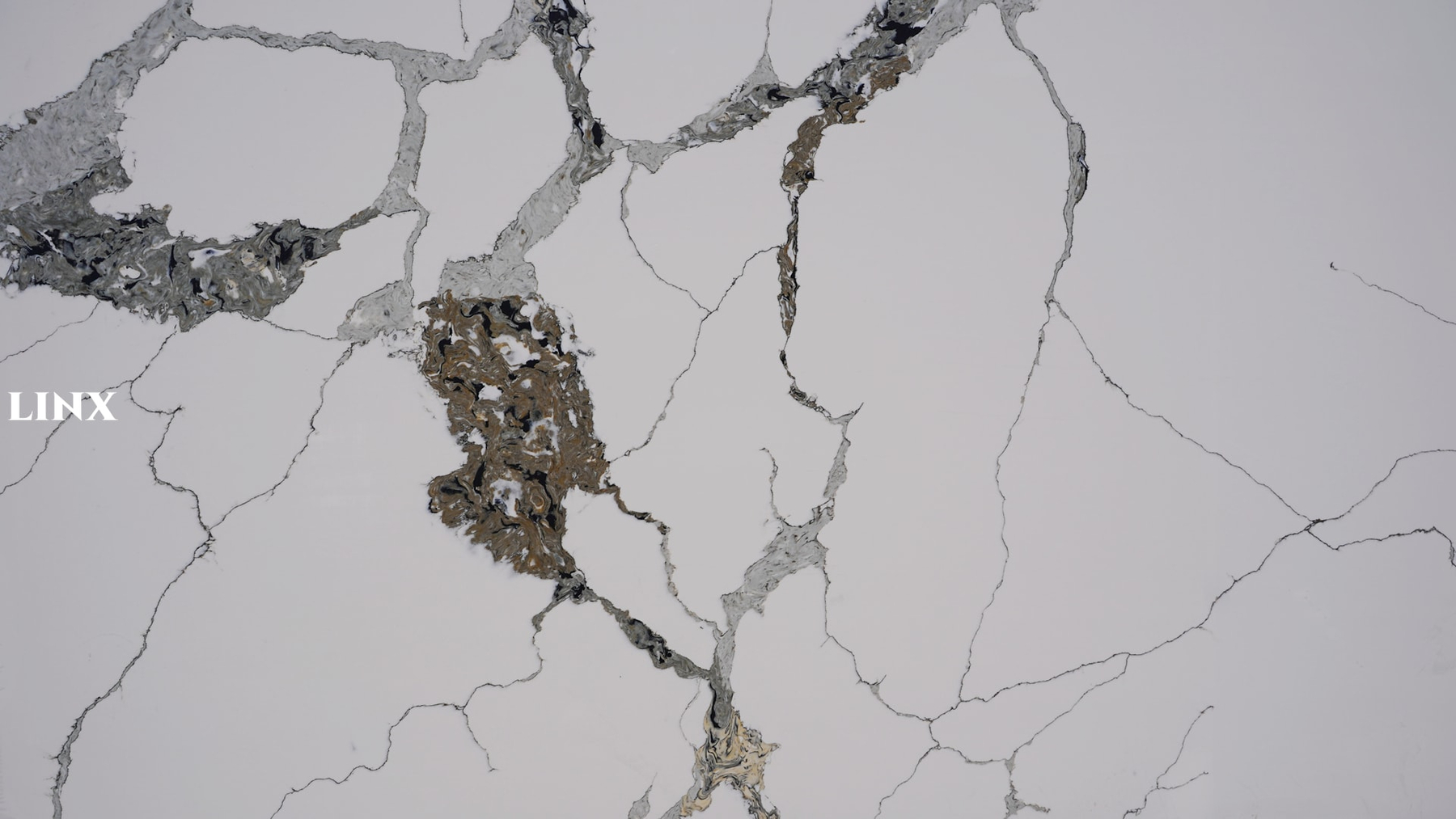 LXM9076 CALACATTA WHITE QUARTZ STONE DETAIL 2 LINX SURFACES