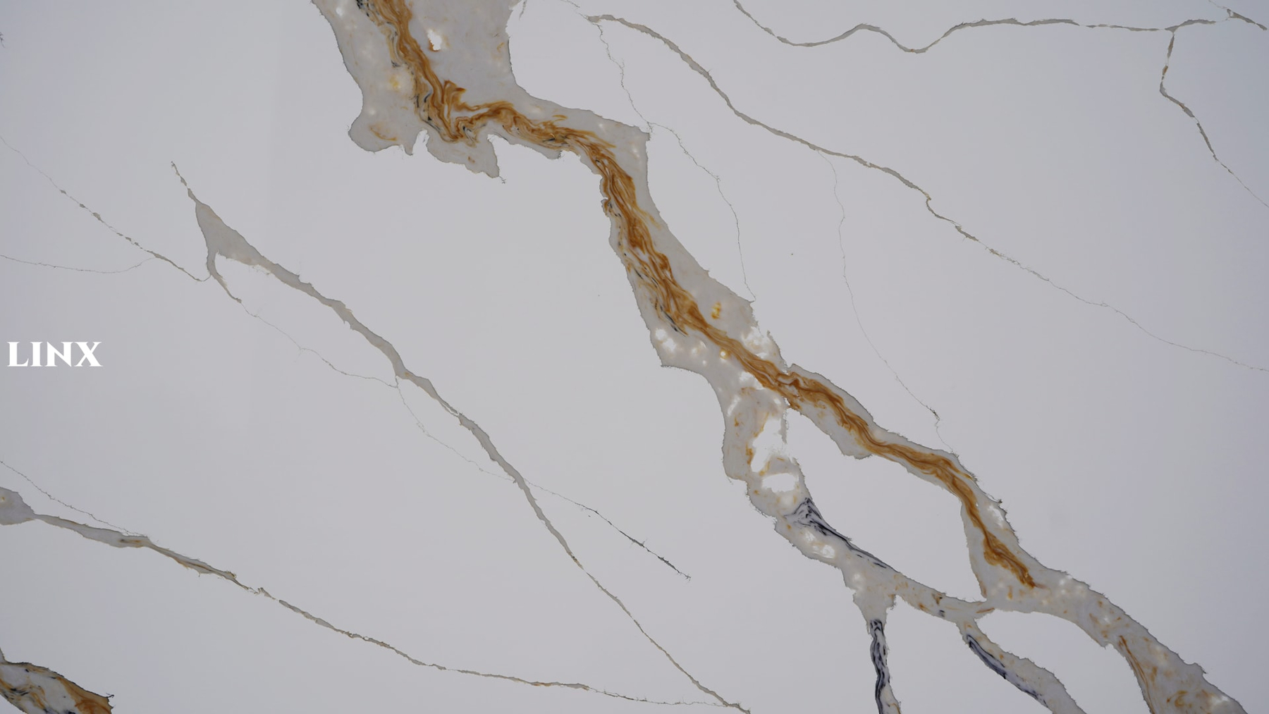 LXM9077 CALACATTA GOLD QUARTZ STONE DETAIL 1 LINX SURFACES