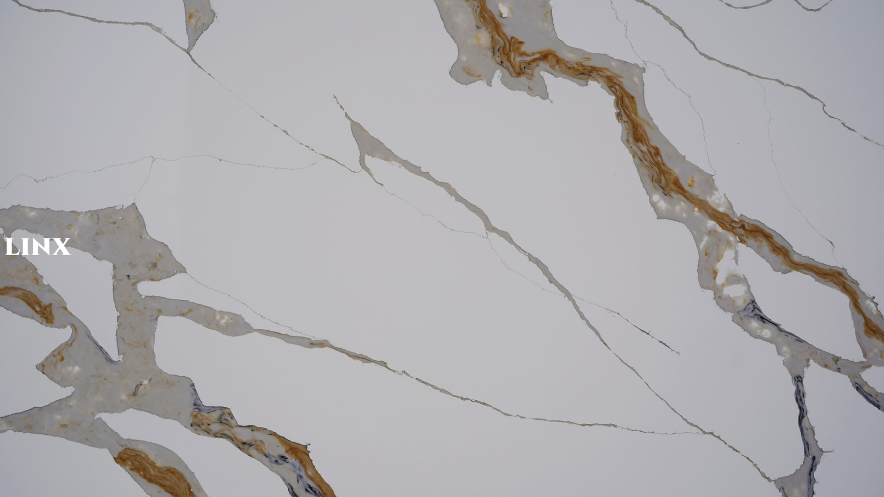 LXM9077 CALACATTA GOLD QUARTZ STONE DETAIL 2 LINX SURFACES