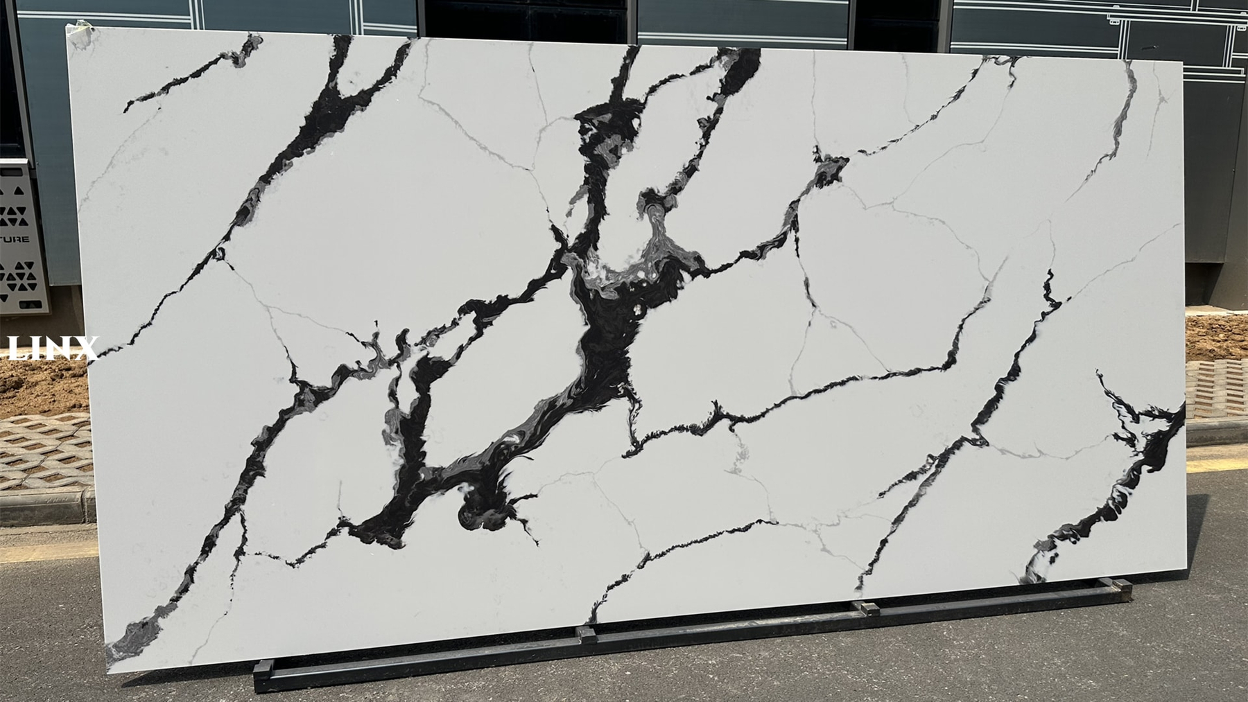 LXM9079 CALACATTA WHITE JADE STONE 1 LINX SURFACES