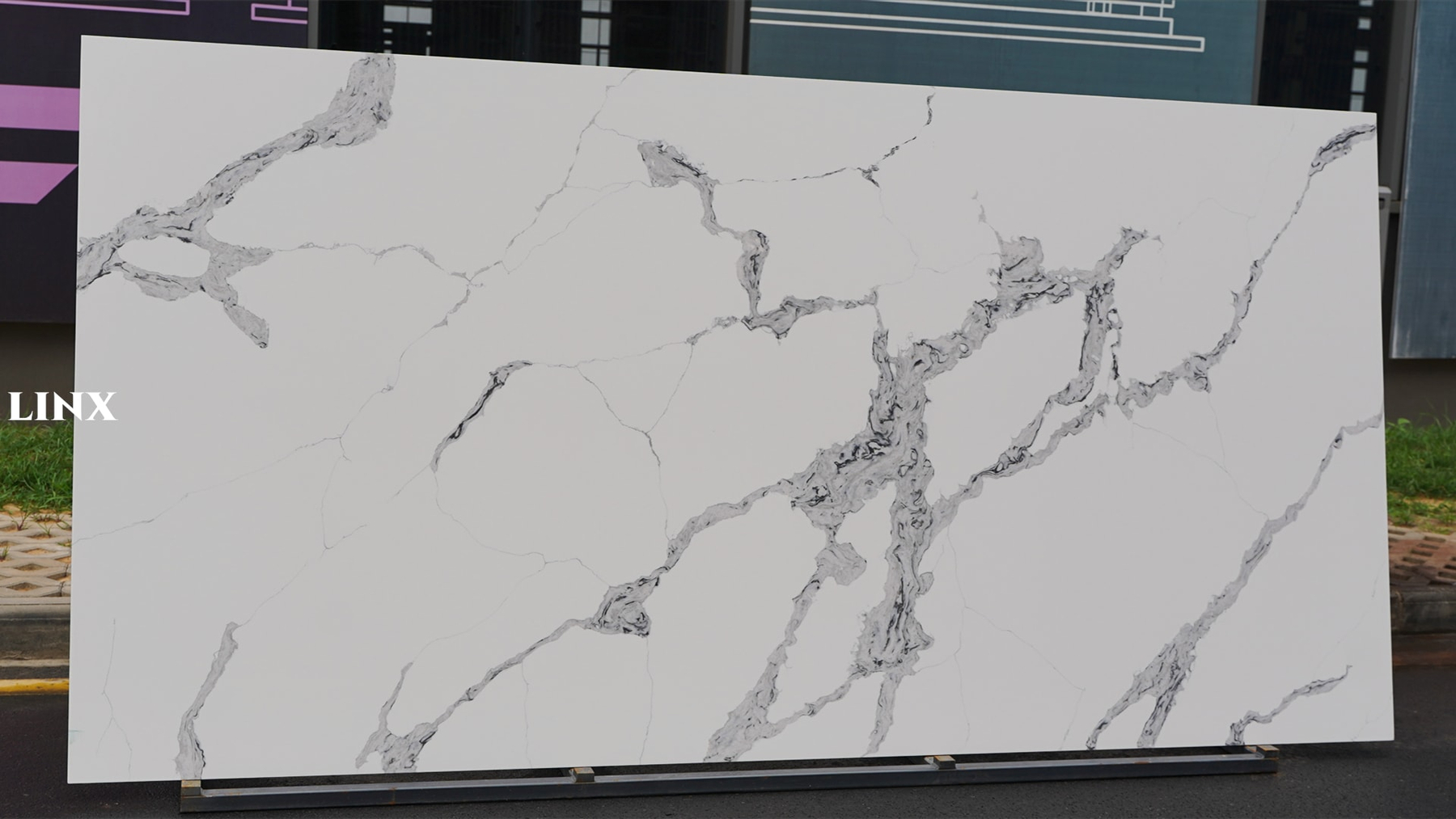 LXM9083 CALACATTA WHITE JADE STONE 1 LINX SURFACES
