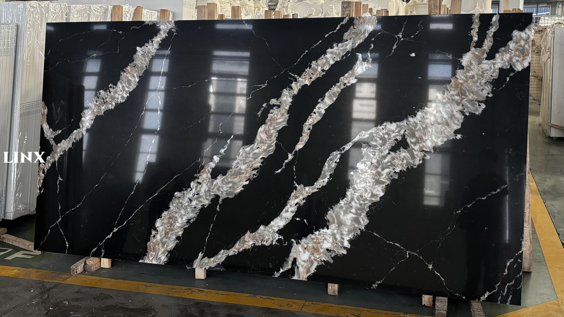 LXM9138 POWERFUL BLACK JADE STONE 2 LINX SURFACES